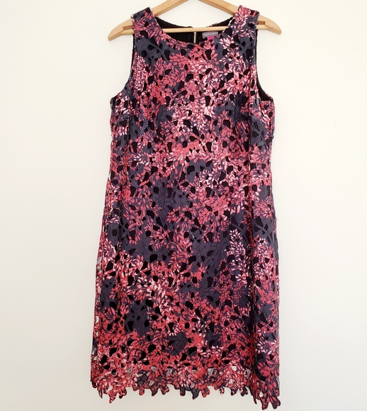 Vince Camuto lace overlay sleeveless shift dress - Picture 2 of 6